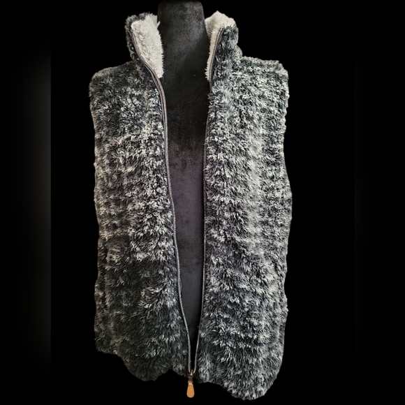 Simply Southern Large Faux Fur Vest black and gray - Picture 12 of 14